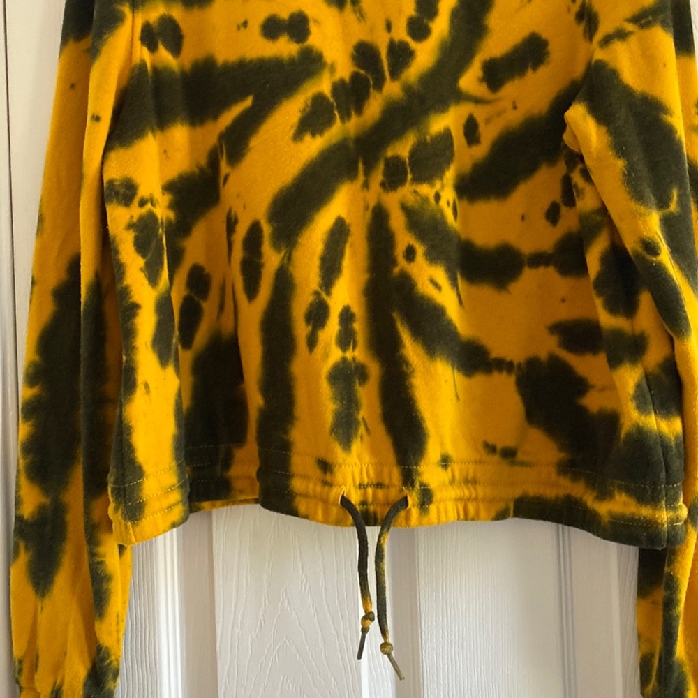 ZINE 💐YELLOW TIE DYE LONG SLEEVE SWEATSHIRT. TOP. Size Large GREAT CONDITION🤩 - Picture 3 of 5